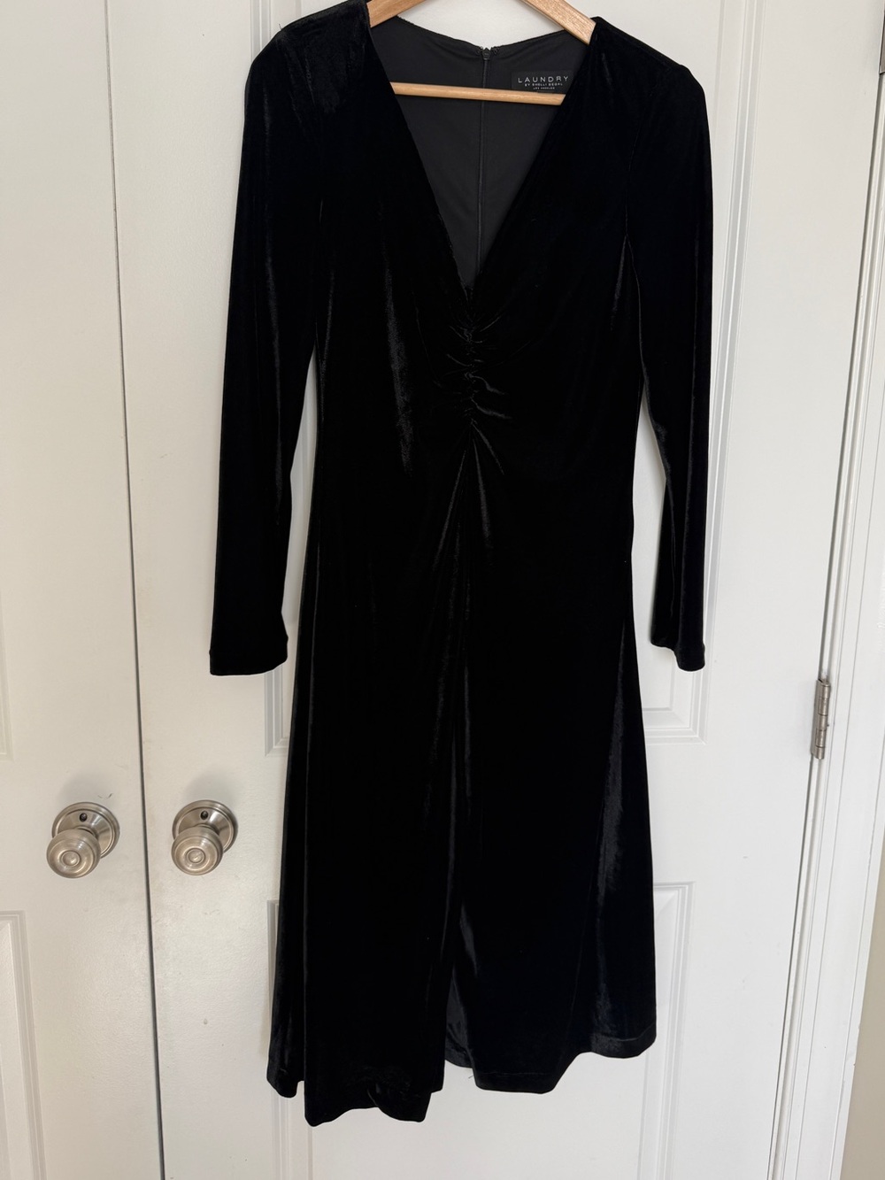 Laundry By Shelli Segal Black Velvet Midi Dress with V-Neck ruched 6